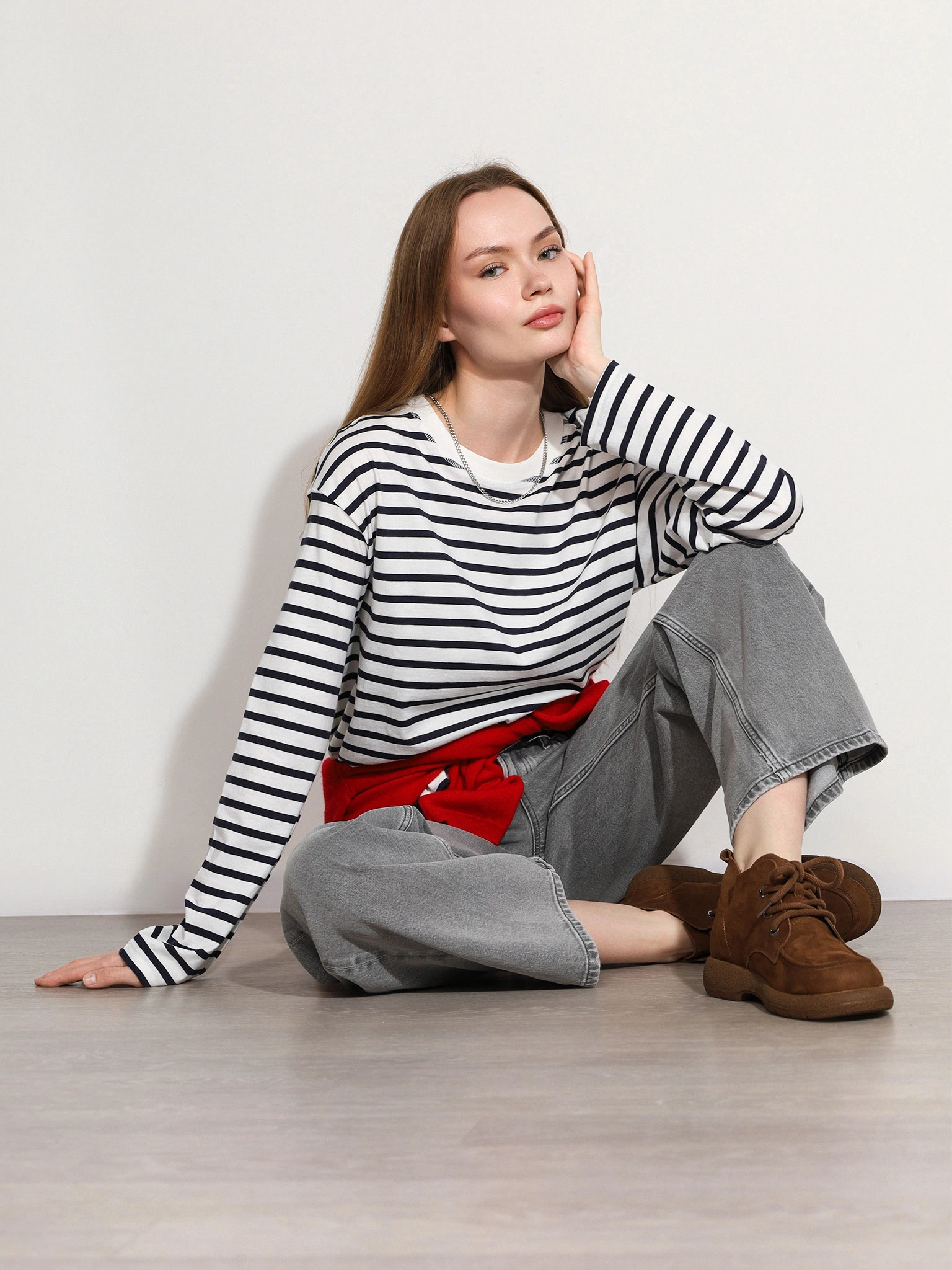 Джинсы серого цвета из смесового хлопка